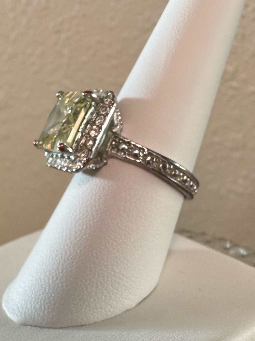 Yellow Stone Halo Statement Ring Size 8 Silver Tone Cocktail Ring - Picture 5 of 6